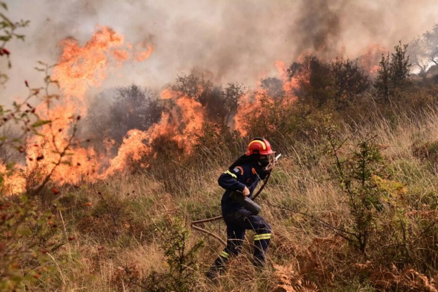 Λάρισα: Υπό μερικό έλεγχο η πυρκαγιά στην περιοχή Όσσα του δήμου Τεμπών