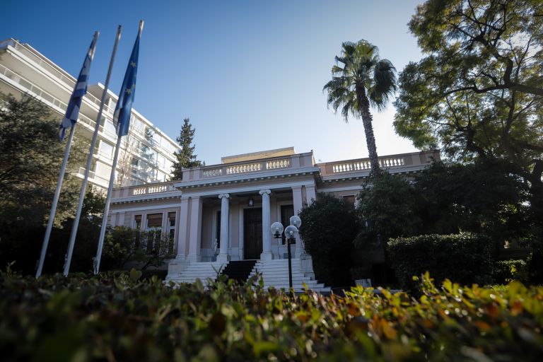 «Διαστρέβλωση της πραγματικότητας. Το ποτάμι δεν γυρίζει πίσω, η χώρα πηγαίνει μπροστά» απαντούν κυβερνητικές πηγές στον Τσίπρα