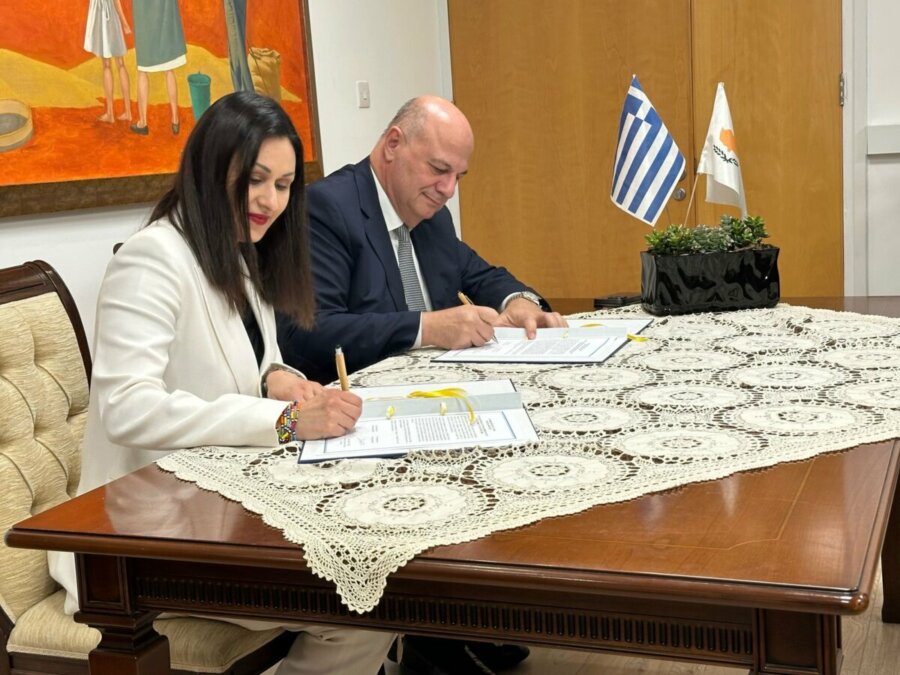 Μνημόνιο συνεργασίας με την Κύπρια ομόλογό του υπέγραψε ο Κώστας Τσιάρας, με στόχο την αντιμετώπιση των προκλήσεων της κλιματικής κρίσης και την έλλειψη αρδευτικού νερού