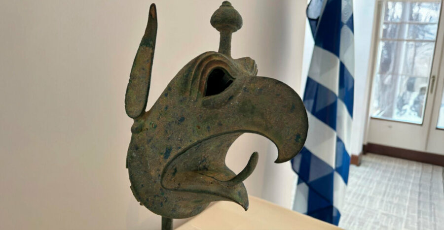 Επιστρέφει την Παρασκευή στην Αρχαία Ολυμπία η χάλκινη κεφαλή του γρύπα από το ΜΕΤ της Νέας Υόρκης