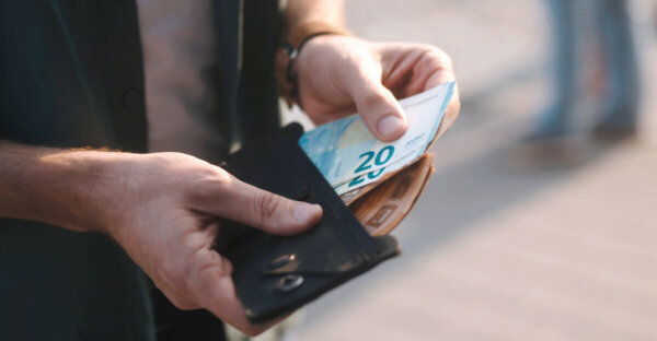 Πληρωμές ΟΠΕΚΑ: Ποια επιδόματα θα καταβληθούν στις 31 Μαρτίου