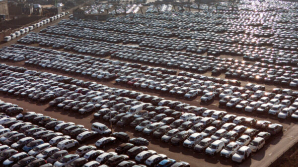 Κατέρρευσαν οι πωλήσεις συμβατικών αυτοκινήτων στην Ευρώπη