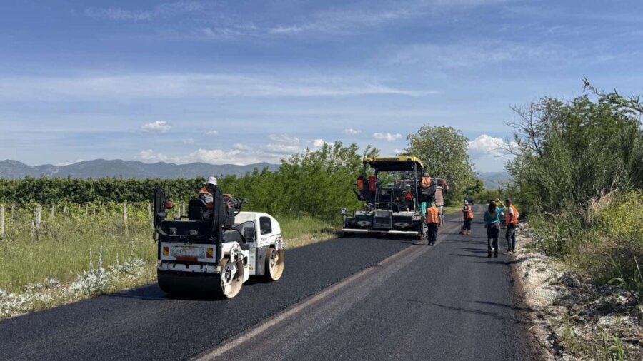 Σε εξέλιξη τα έργα ασφαλτόστρωσης στη Βρύση Τυρνάβου