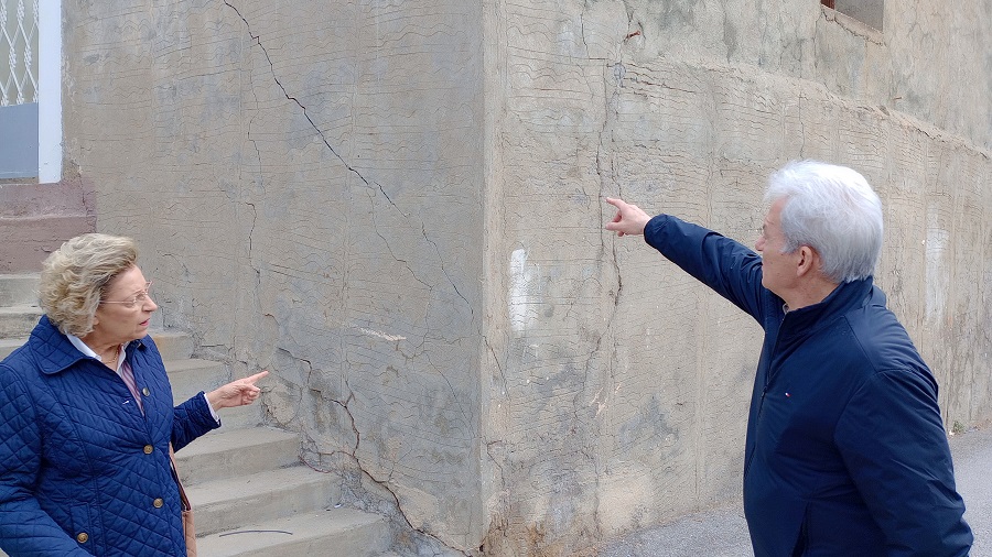 Στις Βούτες Ηρακλείου μεταβαίνει εκτάκτως ο Λέκκας μετά τα ρήγματα που εμφανίσθηκαν σε σπίτια και δρόμους στην περιοχή