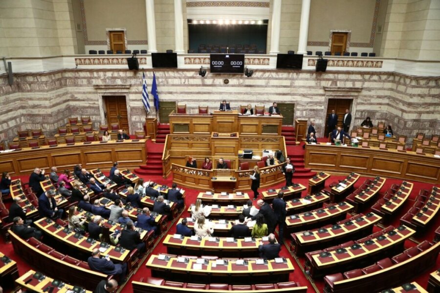 Τέμπη: Έφτασε στη Βουλή η δικογραφία για Καραμανλή και Σπίρτζη