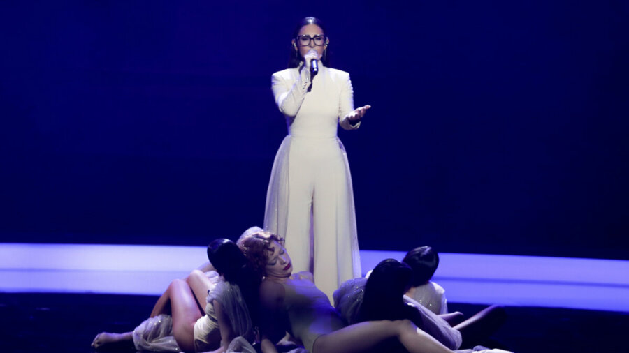 Eurovision 2025: Η Κλαυδία θα εμφανιστεί μόνη της στη σκηνή – To φόρεμα και τα σκουλαρίκια της γιαγιάς της