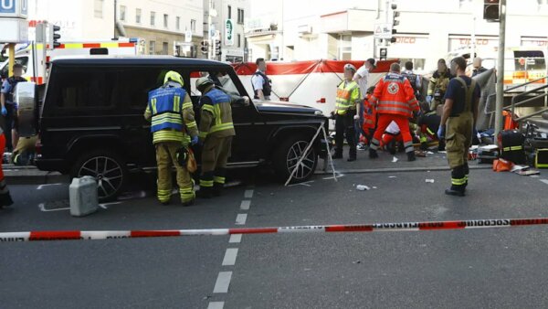 Συναγερμός στη Στουτγκάρδη: Αυτοκίνητο έπεσε σε πλήθος – Τουλάχιστον 3 τραυματίες