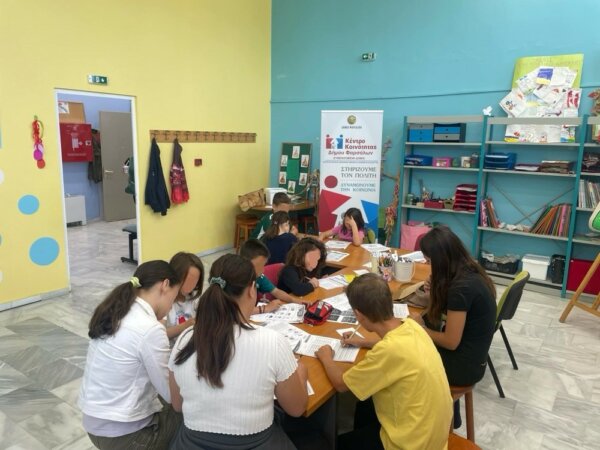 Μαθήματα ενισχυτικής διδασκαλίας στο Κέντρο Κοινότητας του δήμου Φαρσάλων