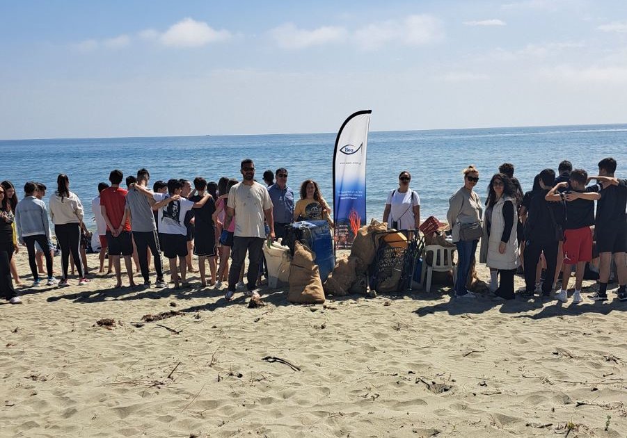 Kαθάρισαν την παραλία της Κουλούρας στον Δήμο Τεμπών