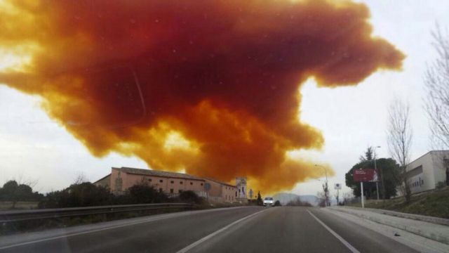 Τοξικό νέφος χλωρίου «πνίγει» την Καταλονία: Περισσότεροι από 160.000 άνθρωποι έχουν κληθεί να παραμείνουν στα σπίτια τους