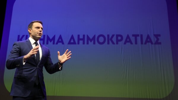 Στ. Κασσελάκης: ΝΔ, ΠΑΣΟΚ, ΣΥΡΙΖΑ είναι τρεις όψεις του ίδιου διεφθαρμένου συστήματος – Συνεργασία με Πλεύση Ελευθερίας για τα Τέμπη