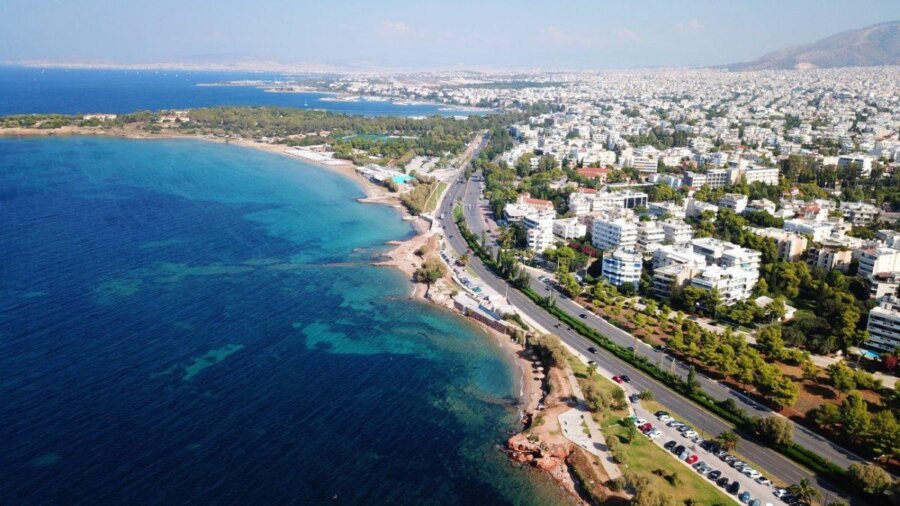 Ακίνητα: Η Αθηναϊκή Ριβιέρα «εκτοξεύει» το ελληνικό real estate – Ποιοι ρίχνουν εκατομμύρια