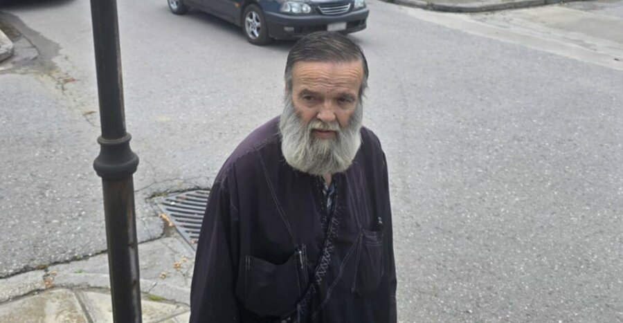 Θρήνος στην κηδεία της 52χρονης στη Λάρισα – Συντετριμμένος ο πατέρας της (video)