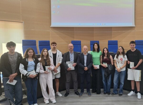 Το 12ο ΓΕΛ Λάρισας  παρουσίασε πρόγραμμα e-twinning στην Περιφέρεια Θεσσαλίας