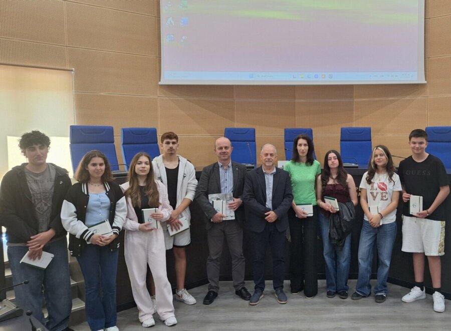 Το 12ο ΓΕΛ Λάρισας  παρουσίασε πρόγραμμα e-twinning στην Περιφέρεια Θεσσαλίας