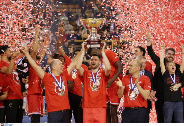 ΟΦΗ – Ολυμπιακός 0-2: Οι ερυθρόλευκοι κατέκτησαν το νταμπλ στα 100 τους χρόνια