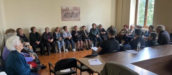 Συναντήσεις με ηλικιωμένους στον Αμπελώνα για το Κέντρο Κοινότητας Δ. Τυρνάβου