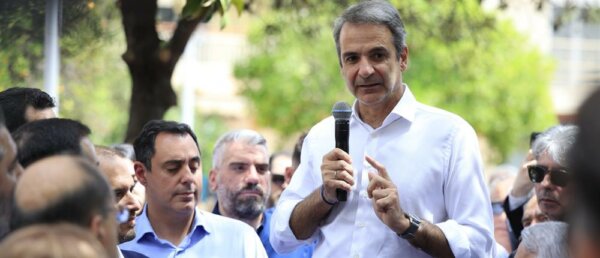 Μητσοτάκης από Μέγαρα: «Πρέπει να δουλέψουμε σκληρά» – Επίσκεψη στο ανακαινισμένο Κέντρο Υγείας
