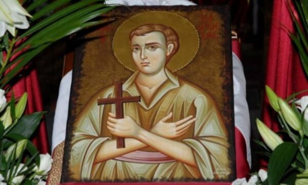 Το Θαύμα του Αγίου Ιωάννου του Ρώσσου – Ζητά από τους πιστούς να του αλλάξουν τα άμφια