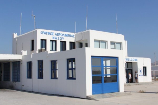 Αεροδρόμιο Νάξου: Ακόμα να φτιάξουν τα φώτα στον αεροδιάδρομο εδώ και 2,5 μήνες – Δεν γίνονται νυχτερινές πτήσεις και αεροδιακομιδές