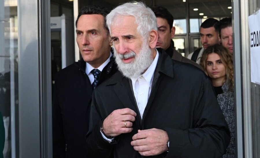 Πέτρος Φιλιππίδης: Αποχώρησε από τη δικαστική αίθουσα λόγω αδιαθεσίας