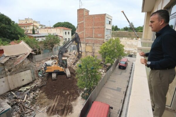 Θ. Μαμάκος για κατεδαφίσεις κτισμάτων μπροστά στο Α’ Αρχαίο Θέατρο: Υλοποιούμε μια πάγια διεκδίκηση της Λάρισας