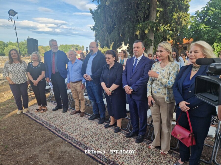 Η Λ. Μενδώνη εγκαινίασε την επετειακή έκθεση “100 Χρόνια Ανασκαφών στις Φθιώτιδες Θήβες”