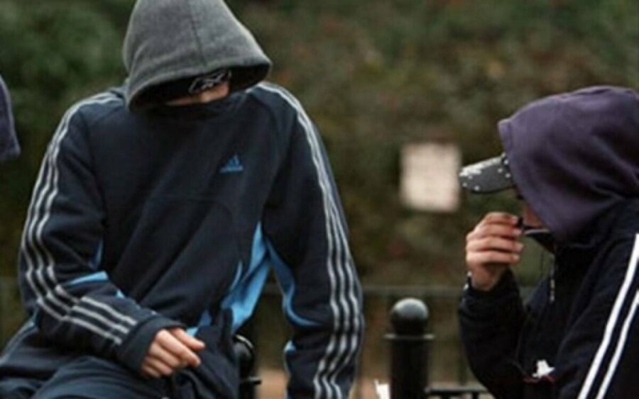 Ανήλικοι ληστές στη Λάρισα διώκονται για επιθέσεις σε συνομήλικους τους