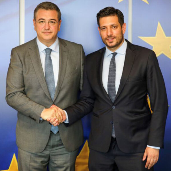 Συνάντηση Τζιτζικώστα – Κυρανάκη, στις Βρυξέλλες για υποδομές και ασφάλεια στον σιδηρόδρομο
