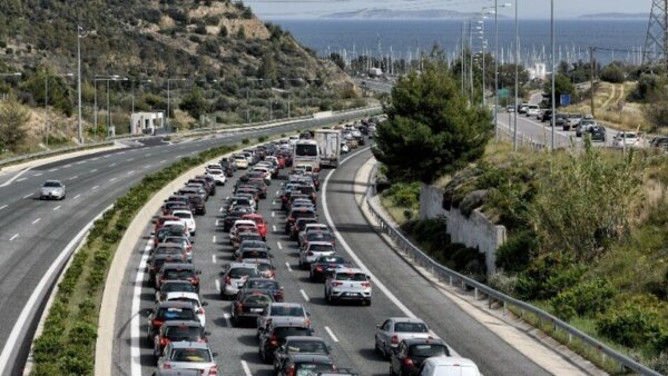 Έξοδος για το τριήμερο του Αγίου Πνεύματος – Πάνω από 155.000 οχήματα πέρασαν τα διόδια
