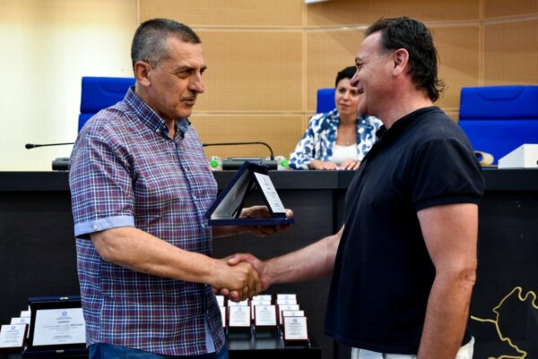 Η Περιφέρεια Θεσσαλίας βράβευσε τον Π.Ο. Ελασσόνας και τον Γ.Σ. Αμπελώνα για την άνοδό τους σε κατηγορία