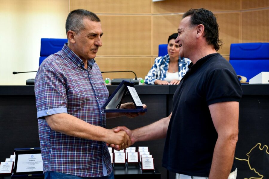 Η Περιφέρεια Θεσσαλίας βράβευσε τον Π.Ο. Ελασσόνας και τον Γ.Σ. Αμπελώνα για την άνοδό τους σε κατηγορία