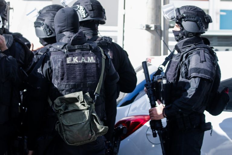Παραιτήθηκε ο διοικητής της ΕΚΑΜ για να αναλάβει την ασφάλεια πανίσχυρου πρώην κυβερνητικού στελέχους