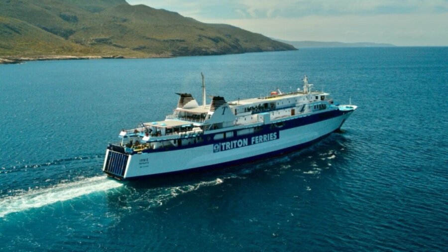 Μηχανική βλάβη σε πλοίο με 137 επιβάτες έξω από το Λαύριο