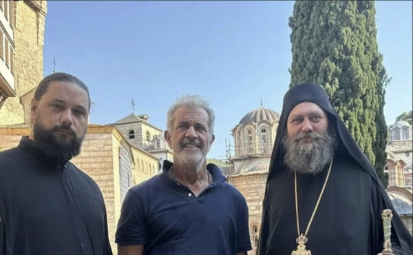 Μελ Γκίμπσον: «Συνδέθηκα με τον Θεό όσο πουθενά αλλού» – Η εξομολόγηση του ηθοποιού για το Άγιο Όρος