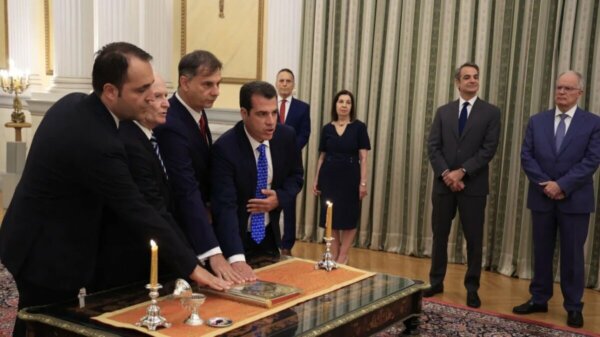 Προεδρικό Μέγαρο: Ορκίστηκαν τα νέα μέλη της κυβέρνησης – Οι πρώτες δηλώσεις