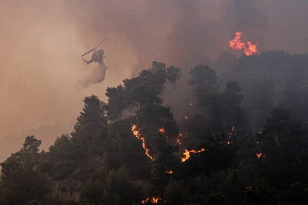 Τέσσερα τα πύρινα μέτωπα στην Τουρκία – Νέες εκκενώσεις, μάχη με τους ισχυρούς ανέμους