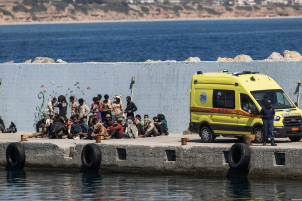 Αυξημένες ροές μεταναστών στην Κρήτη: Μόνο την Κυριακή αποβιβάστηκαν 959 άτομα – Στη Λιβύη ο Θάνος Πλεύρης