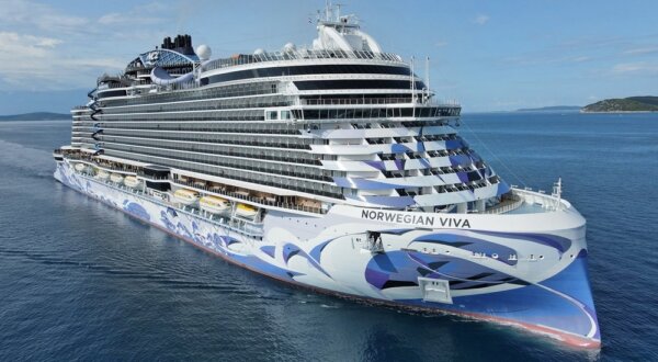 Κατάπλους του υπερπολυτελούς “Norwegian Viva” στο λιμάνι του Βόλου την Δευτέρα