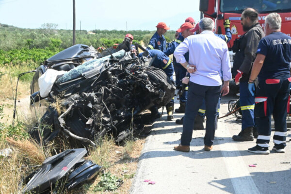 Αργολίδα: Τροχαίο δυστύχημα με τρεις νεκρούς – Νταλίκα συγκρούστηκε μετωπικά με τζιπ (ΕΙΚΟΝΕΣ)