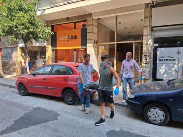 Λεονταρή: «Επί τρεις ημέρες νεκρό το ηλικιωμένο ζευγάρι στον Βόλο» – Στη Λάρισα οι σοροί για νεκροψία – νεκροτομή (βίντεο)
