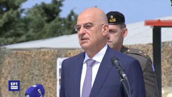 Όλοι στον Στρατό Ξηράς από το 2026 – Σαρωτικές αλλαγές σε θητεία, δομή, στρατόπεδα από τον Δένδια