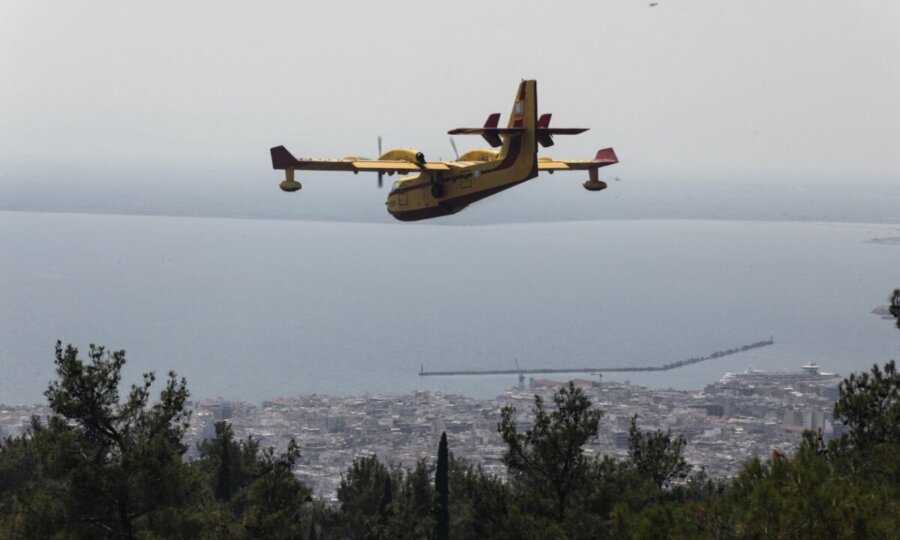 Κορινθιακός: Αναγκαστική προσθαλάσσωση για πυροσβεστικό αεροσκάφος – Σώοι οι δύο πιλότοι