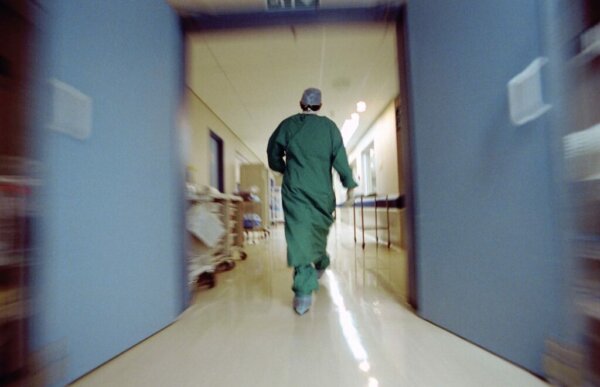 Αγώνας δρόμου να βρεθεί το μόσχευμα για τον 15χρονο Δημήτρη που έπαθε θερμοπληξία