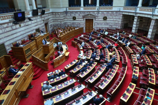 Νέα αντιπαράθεση στη Βουλή για τη στάση της ΝΔ στην ψηφοφορία: Δεν ψηφίζουμε λέει ο Μηταράκης