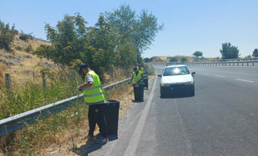 Δήμος Λαρισαίων: Συλλέχθηκαν πάνω από 15 τόνοι απορριμμάτων στο οδικό δίκτυο (φωτο)