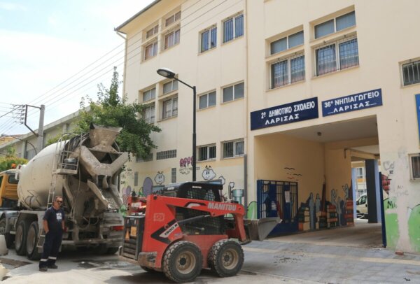 Δήμος Λαρισαίων: Εργασίες βελτίωσης στις αυλές του 2ου Δημοτικού και 4ου Γυμνασίου-Λύκειου
