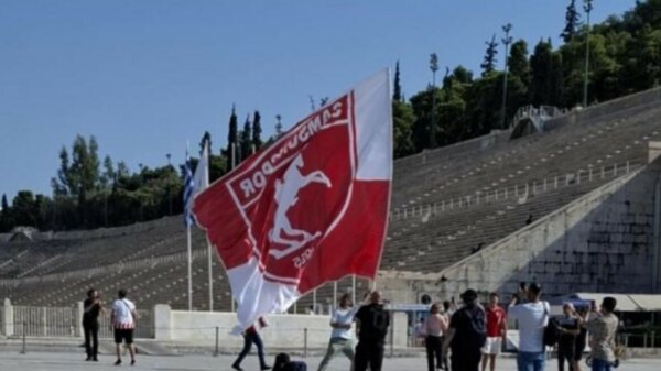 Οπαδός της Σάμσουνσπορ ανέμιζε σημαία με τον Κεμάλ στο Παναθηναϊκό Στάδιο