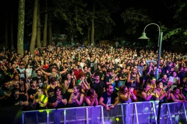 13o Φεστιβάλ Βρύσης Τυρνάβου- Μουσική, χορός και χαμόγελα κάτω από τα πλατάνια