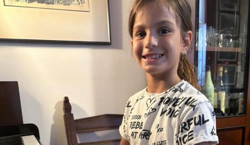 Ρέθυμνο: 8χρονη κατέκτησε το Ασημένιο Βραβείο σε διεθνή διαγωνισμό πιάνου